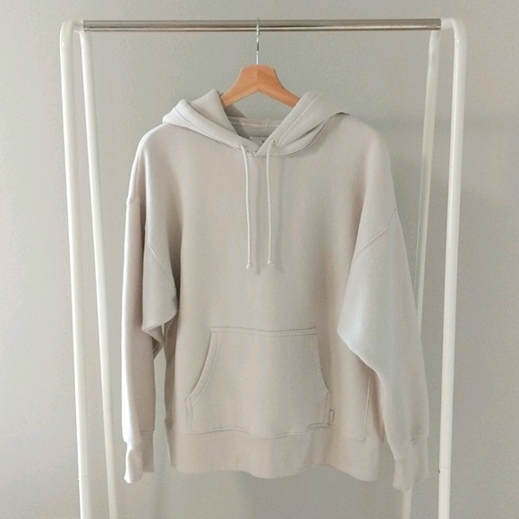 TNA Tops - Aritzia TNA hoodie